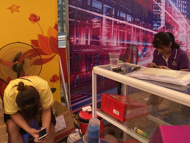 10 kiot b&aacute;nh Trung thu 'chen ch&acirc;n' đoạn phố 100m, chung cảnh đ&igrave;u hiu - Ảnh 2.