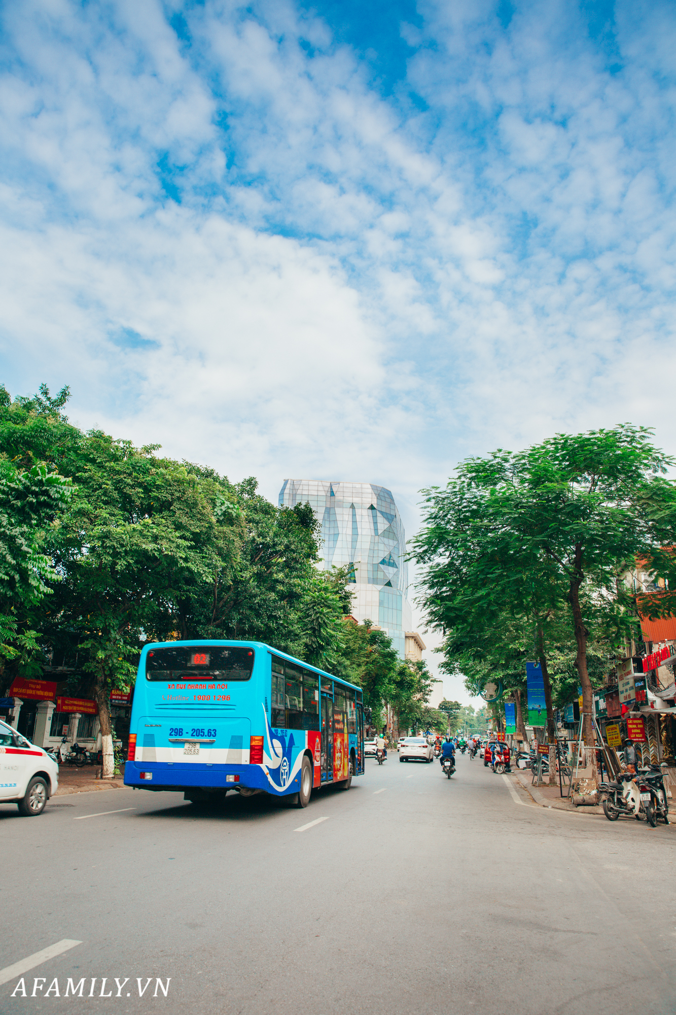 Thủ đô đang trong những ngày mát mẻ nhất năm, sau những cơn mưa là cả một bầu không khí dịu mát, trong lành - Ảnh 3.