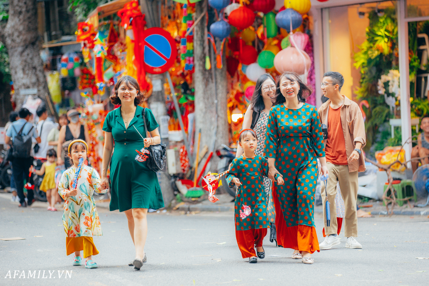 Thủ đô đang trong những ngày mát mẻ nhất năm, sau những cơn mưa là cả một bầu không khí dịu mát, trong lành - Ảnh 6.