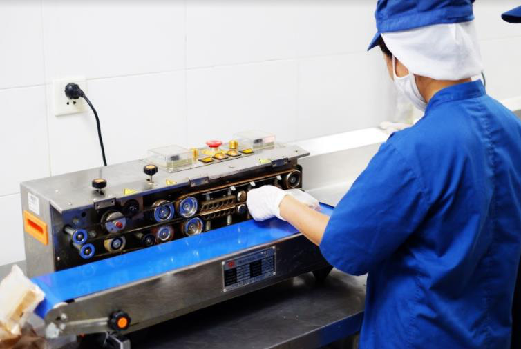 Hành trình ra lò khắt khe của hơn 1 triệu chiếc bánh trung thu VinMart - Ảnh 7. Hành trình ra lò khắt khe của hơn 1 triệu chiếc bánh trung thu VinMart - Ảnh 7.