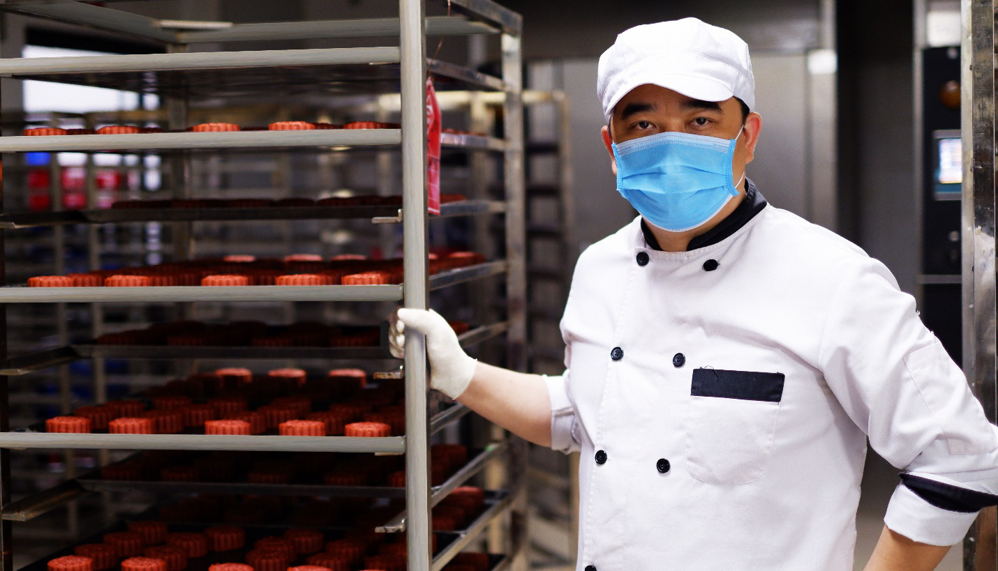 Hành trình ra lò khắt khe của hơn 1 triệu chiếc bánh trung thu VinMart - Ảnh 8. Hành trình ra lò khắt khe của hơn 1 triệu chiếc bánh trung thu VinMart - Ảnh 8.