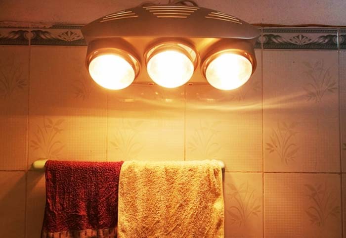 Hà Nội lạnh đợt 3 khiến các loại bóng sưởi “cháy” hàng, nhân viên lắp đặt không có thời gian nghỉ - Ảnh 2. Hà Nội lạnh đợt 3 khiến các loại bóng sưởi “cháy” hàng, nhân viên lắp đặt không có thời gian nghỉ - Ảnh 2.