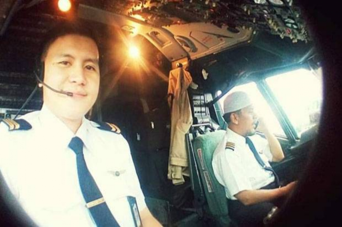 Cơ trưởng của máy bay rơi ở Indonesia từng là phi công lực lượng không quân - Ảnh 1.