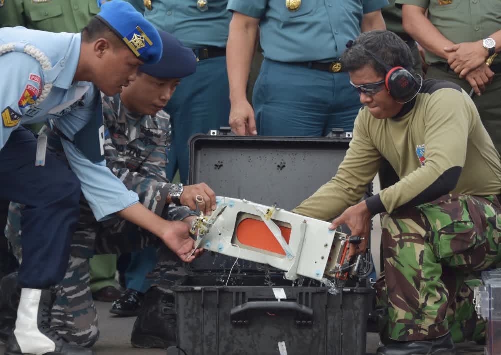 7 sự thật về hộp đen - Vật dụng tối quan trọng để biết chuyện gì đã xảy ra với chiếc máy bay Boeing 737 vừa rơi thảm khốc tại Indonesia - Ảnh 6.