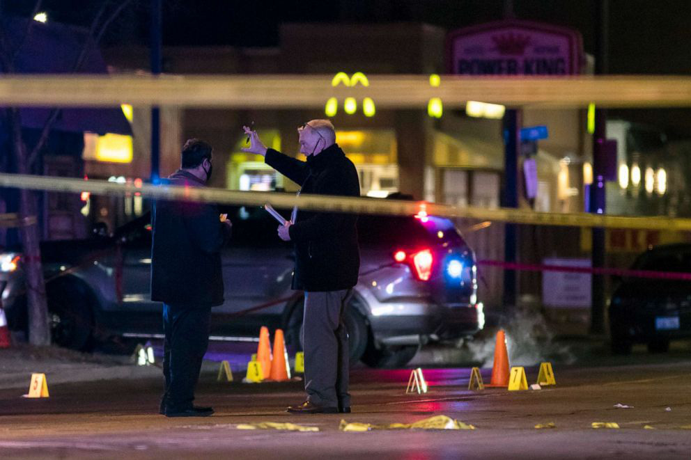 Nổ súng đẫm máu suốt nhiều giờ ở Chicago, 4 người thiệt mạng - Ảnh 2.