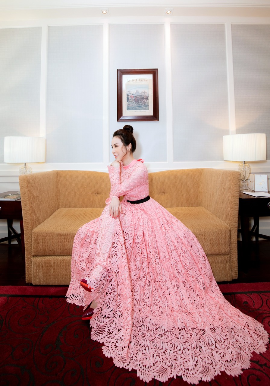 Hoa hậu Áo dài Hoàng Dung thử thách 100 ngày 100 Outfits hàng hiệu - Ảnh 14. Hoa hậu Áo dài Hoàng Dung thử thách 100 ngày 100 Outfits hàng hiệu - Ảnh 14.
