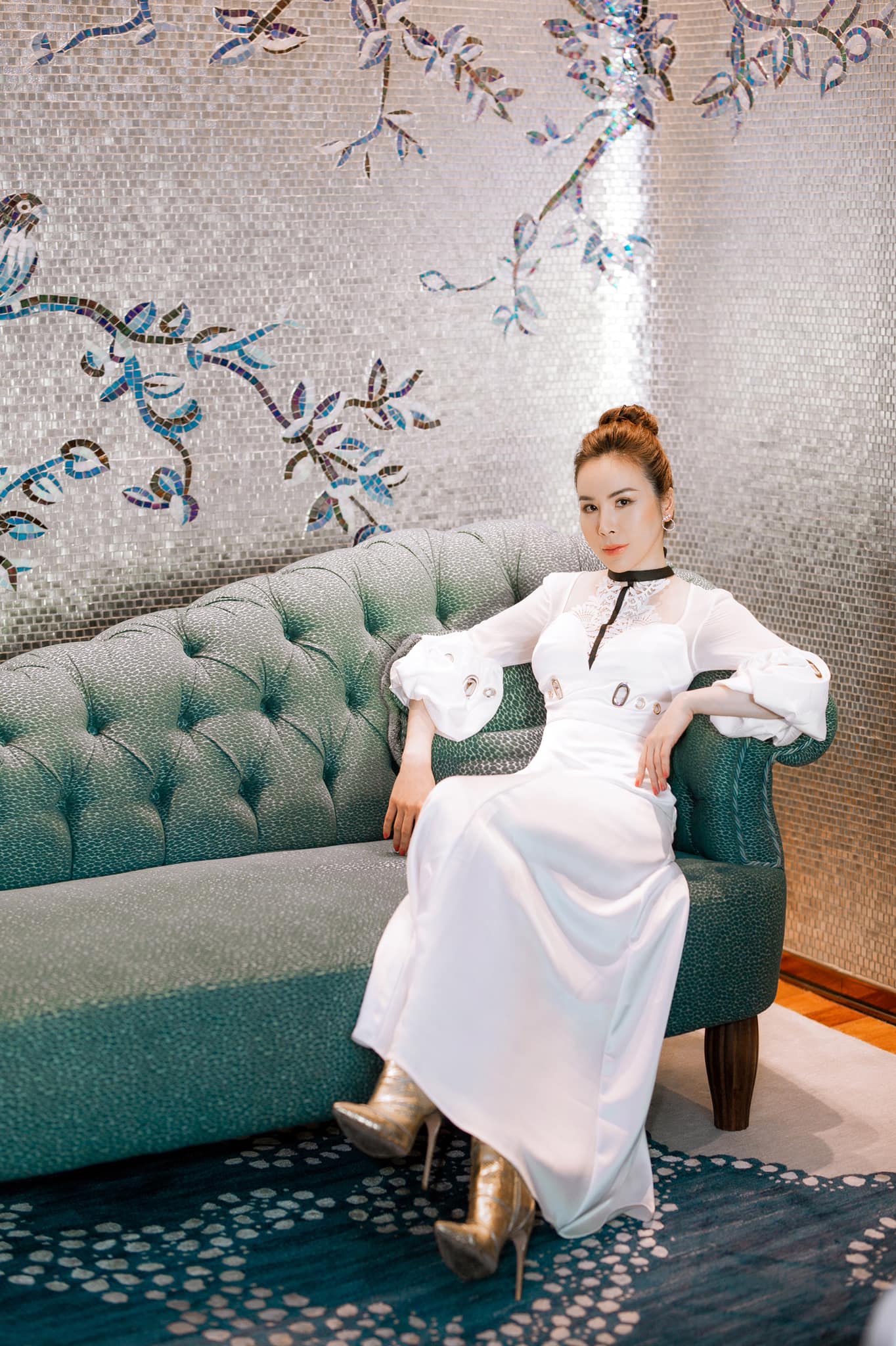 Hoa hậu Áo dài Hoàng Dung thử thách 100 ngày 100 Outfits hàng hiệu - Ảnh 15. Hoa hậu Áo dài Hoàng Dung thử thách 100 ngày 100 Outfits hàng hiệu - Ảnh 15.