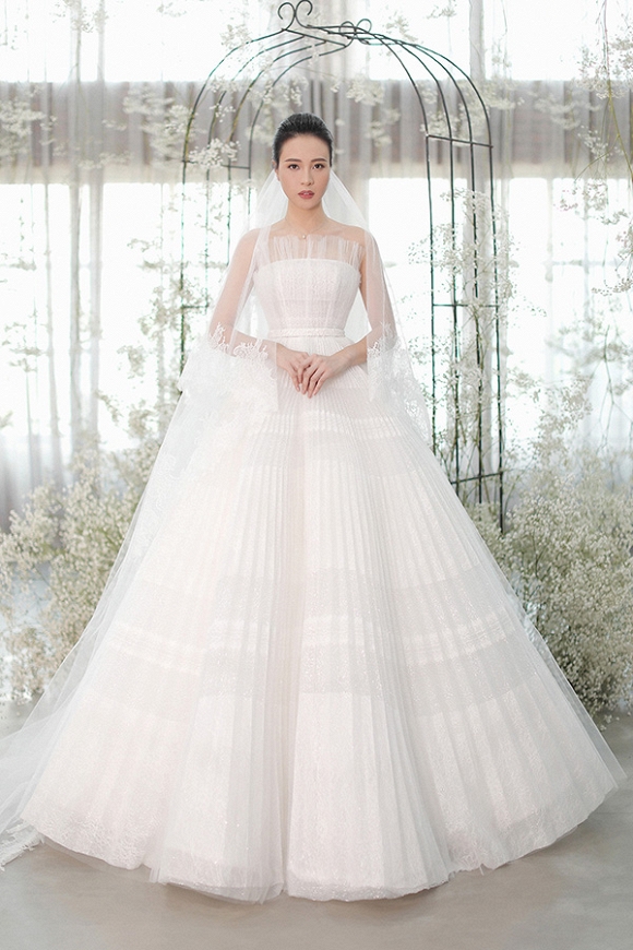 So style 2 cặp sao hot của Vbiz: Cường Đô La - Thu Trang đơn giản nhưng vẫn xịn xò , Hà Hồ - Kim Lý lên đồ thế nào mà hút fan vậy? - Ảnh 8. So style 2 cặp sao hot của Vbiz: Cường Đô La - Thu Trang đơn giản nhưng vẫn xịn xò , Hà Hồ - Kim Lý lên đồ thế nào mà hút fan vậy? - Ảnh 8.
