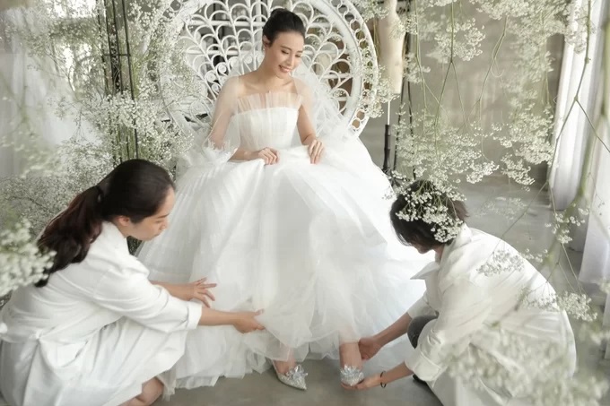 So style 2 cặp sao hot của Vbiz: Cường Đô La - Thu Trang đơn giản nhưng vẫn xịn xò , Hà Hồ - Kim Lý lên đồ thế nào mà hút fan vậy? - Ảnh 7. So style 2 cặp sao hot của Vbiz: Cường Đô La - Thu Trang đơn giản nhưng vẫn xịn xò , Hà Hồ - Kim Lý lên đồ thế nào mà hút fan vậy? - Ảnh 7.