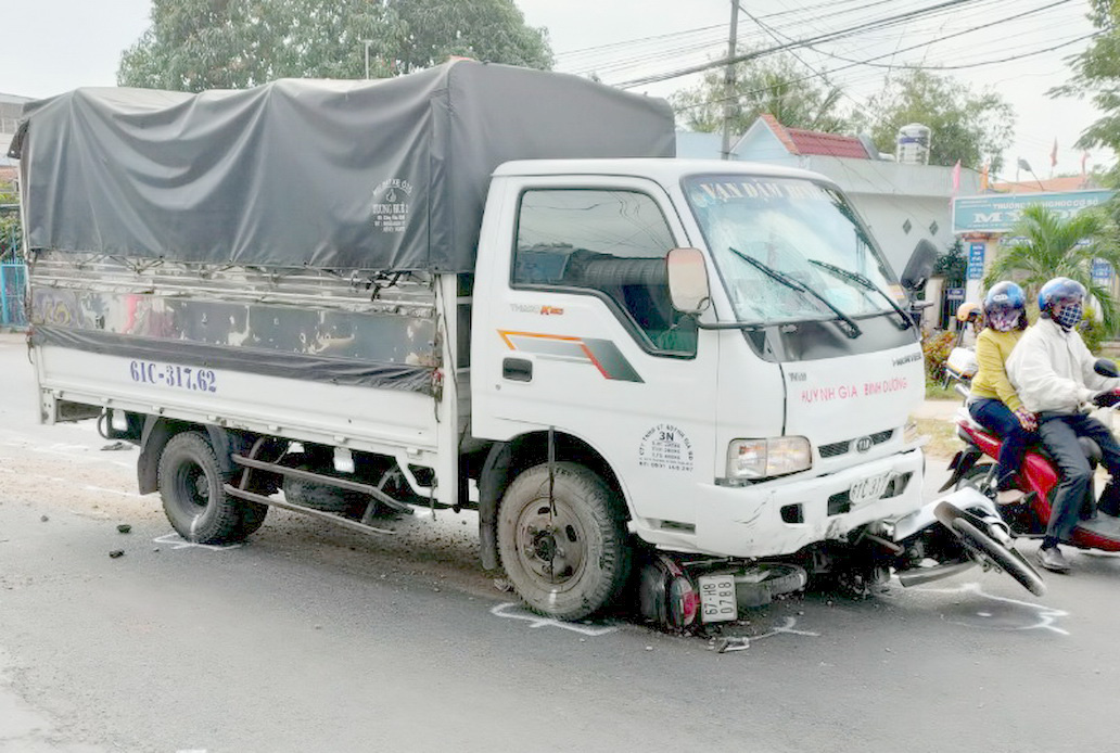 Tài xế ngủ gật, xe tải tông nhiều người: Nữ sinh lớp 7 tử vong - Ảnh 2.