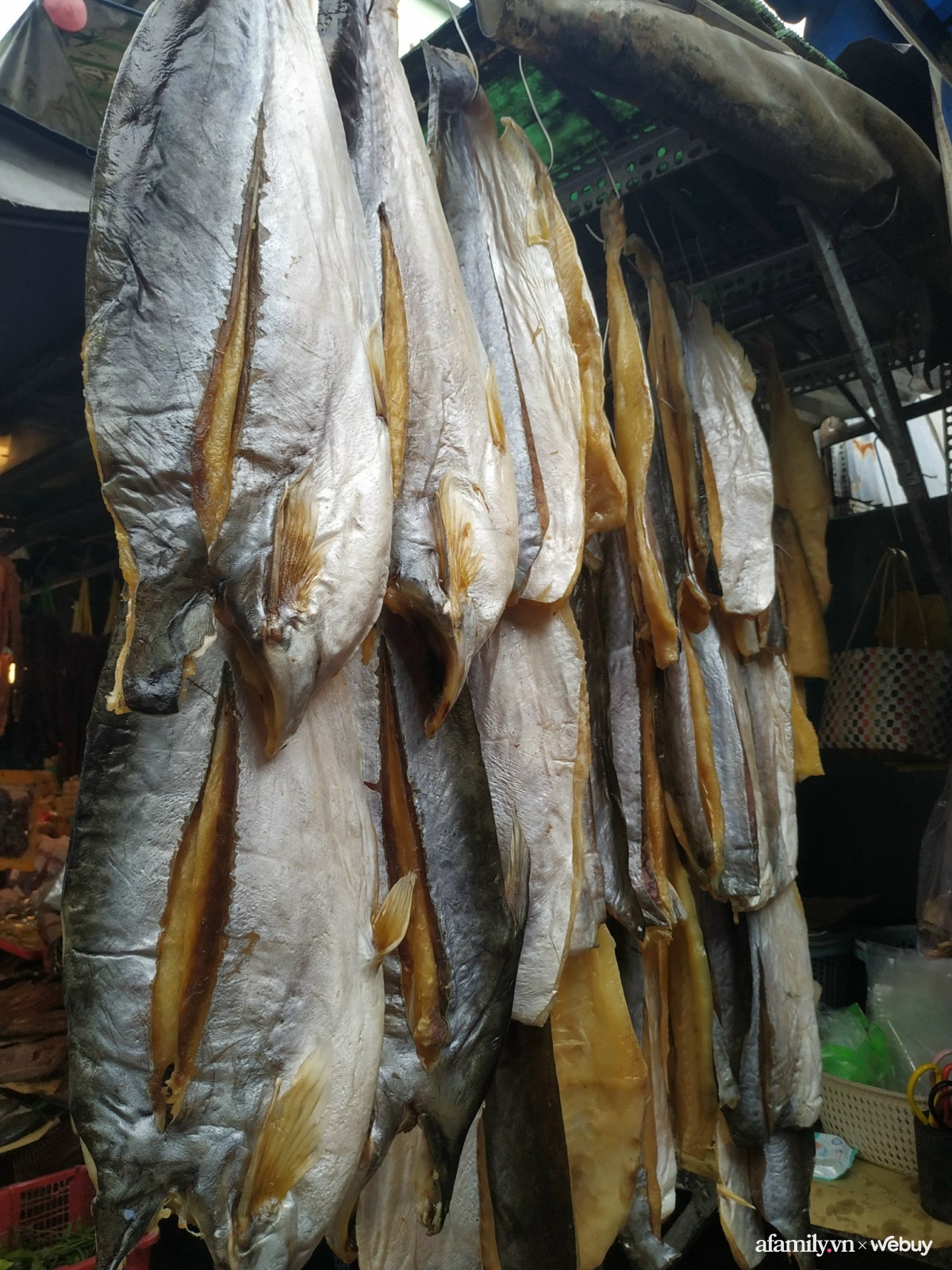 Ghé chợ Campuchia ở Sài Gòn “săn” món lạ ăn Tết: Cầm vài trăm nghìn mua được những gì? - Ảnh 4.