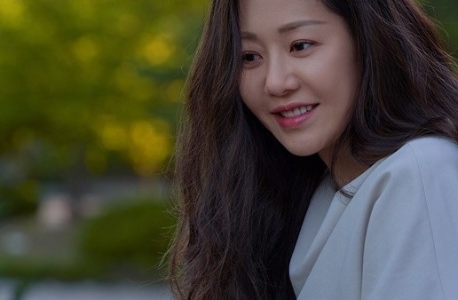 Nhan sắc ở tuổi 50 của &quot;cô dâu bị đế chế Samsung ruồng bỏ&quot; Go Hyun Jung ra sao mà bất ngờ lên Top hot search? - Ảnh 2.