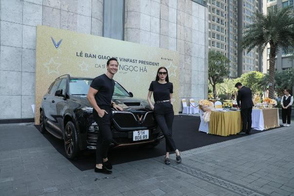 Tin tưởng thương hiệu xe Việt, Hà Hồ - Kim Lý mua liền 5 chiếc VinFast làm quà tặng người thân - Ảnh 1.