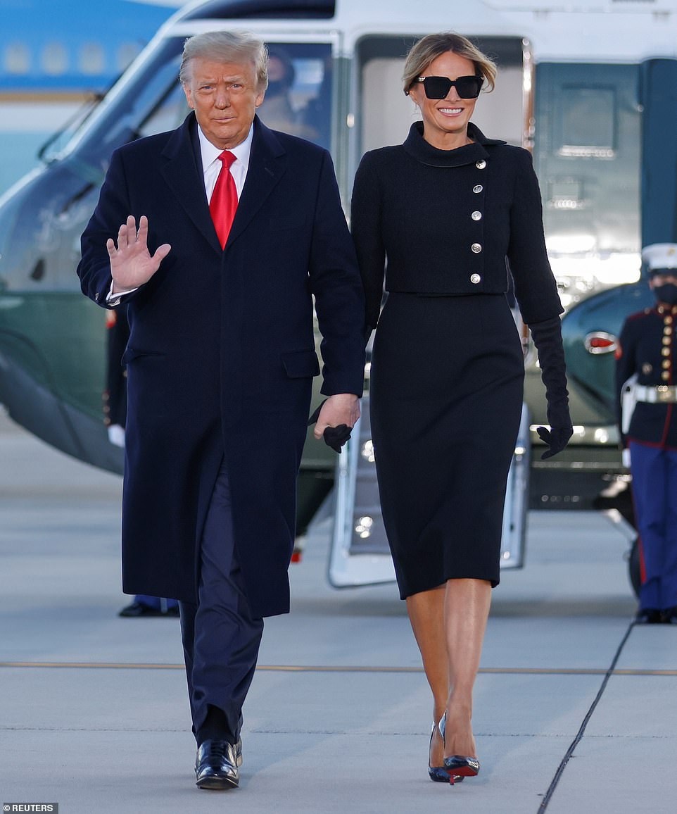 Rời Nhà Trắng, bà Melania Trump "chơi lớn" với set đồ giá trị bằng cả căn nhà nhưng vẫn gây khó hiểu vì một chi tiết - Ảnh 2. Rời Nhà Trắng, bà Melania Trump "chơi lớn" với set đồ giá trị bằng cả căn nhà nhưng vẫn gây khó hiểu vì một chi tiết - Ảnh 2.