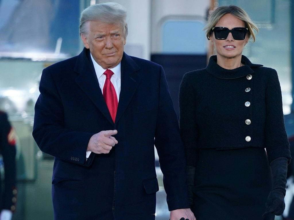 Rời Nhà Trắng, bà Melania Trump "chơi lớn" với set đồ giá trị bằng cả căn nhà nhưng vẫn gây khó hiểu vì một chi tiết - Ảnh 7. Rời Nhà Trắng, bà Melania Trump "chơi lớn" với set đồ giá trị bằng cả căn nhà nhưng vẫn gây khó hiểu vì một chi tiết - Ảnh 7.