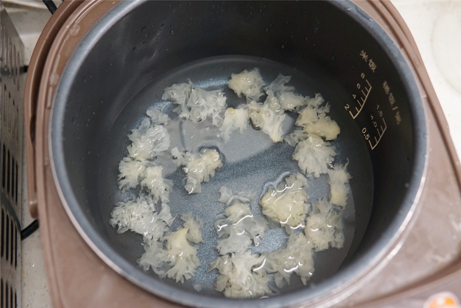 Trái cây này mùa đông bán đầy, mua về nấu chè ăn hàng ngày thì da căng mịn đến ngỡ ngàng! - Ảnh 4.