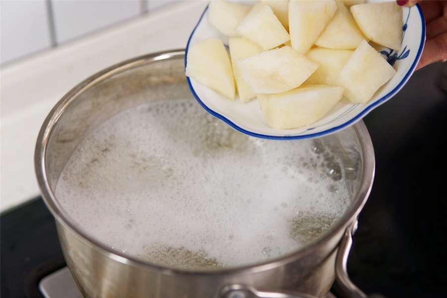Trái cây này mùa đông bán đầy, mua về nấu chè ăn hàng ngày thì da căng mịn đến ngỡ ngàng! - Ảnh 6.