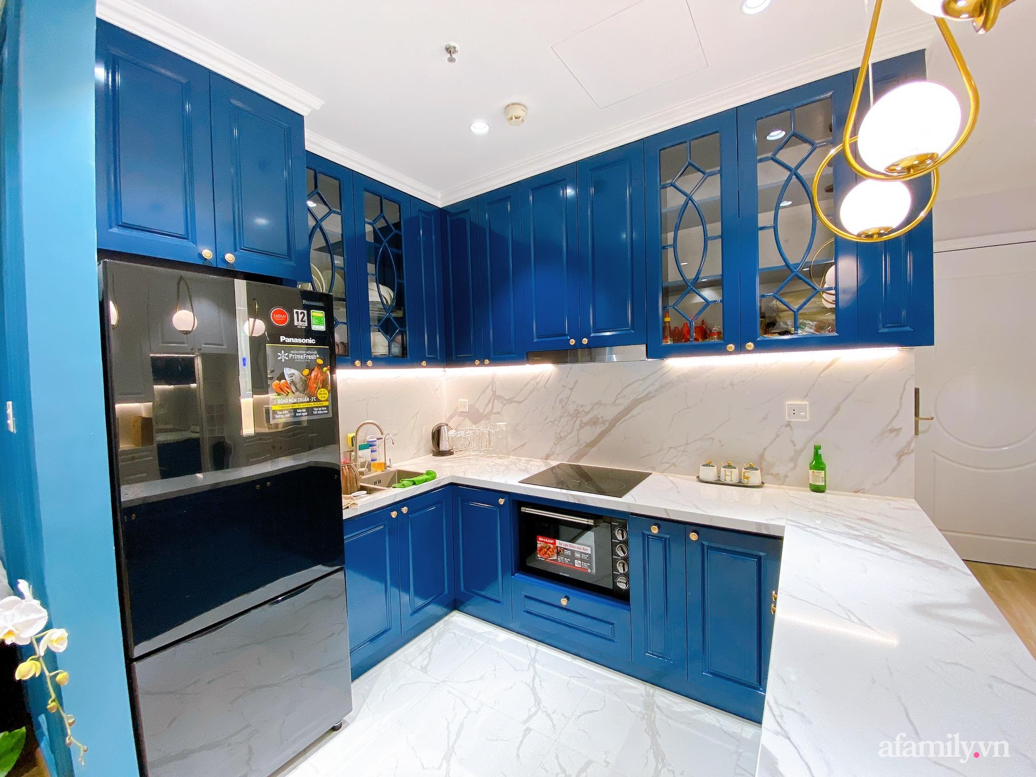 Căn hộ 83m² đẹp sang trọng với điểm nhấn màu xanh cá tính của vợ chồng trẻ ở Hà Nội - Ảnh 11.