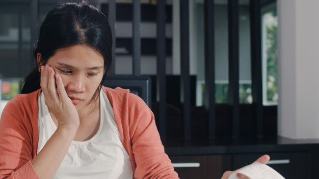 Chồng mang về cho tôi thẻ lương rỗng tuếch rồi tuyên bố điều choáng váng - Ảnh 1. Chồng mang về cho tôi thẻ lương rỗng tuếch rồi tuyên bố điều choáng váng - Ảnh 1.