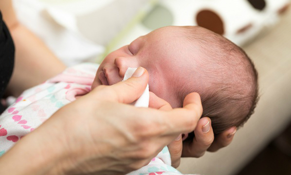 Nước muối sinh lý Pháp: Liệu có thực sự tốt như lời đồn? - Ảnh 4. Nước muối sinh lý Pháp: Liệu có thực sự tốt như lời đồn? - Ảnh 4.