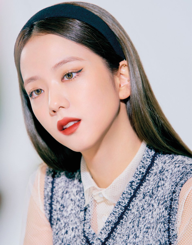 Đụng set đồ siêu trẻ với Jisoo, &quot;chị gái&quot; 31 tuổi Sooyoung liệu có bị đàn em lấn át? - Ảnh 2.