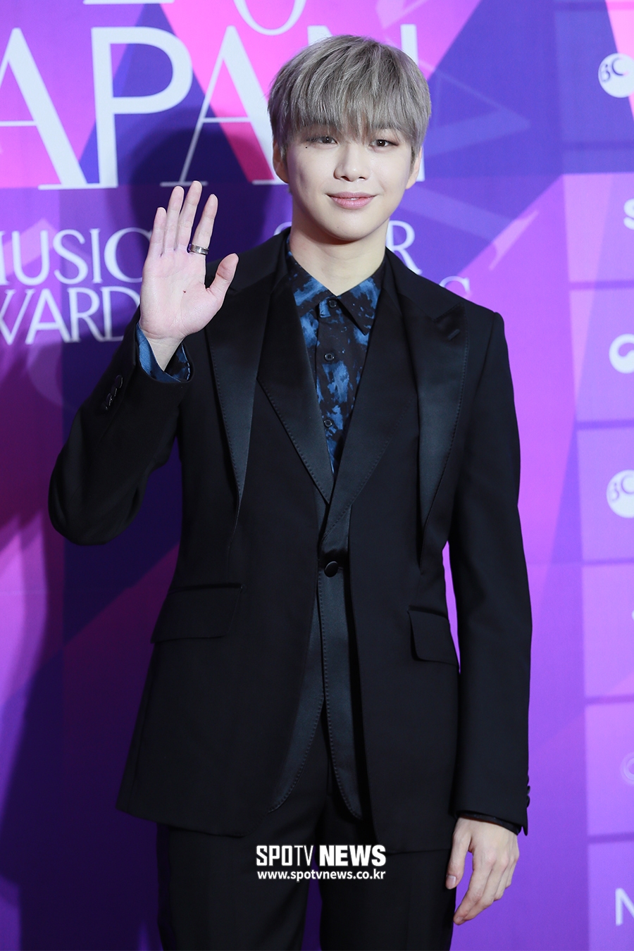 Thảm đỏ APAN Music Awards: Jeon So Min xinh hết phần thiên hạ, loạt thành viên Wanna One tái ngộ khiến fan dậy sóng - Ảnh 6.