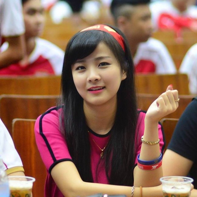 6 năm sau khoảnh khắc &quot;gây bão&quot; khi rơi nước mắt vì U19 Việt Nam, nữ sinh khóc trên khán đài có cuộc sống ra sao? - Ảnh 6.