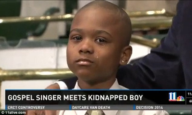 Bị bắt cóc trên đường, bé trai 10 tuổi hát nghêu ngao trên xe suốt 3 tiếng đồng hồ khiến tên tội phạm chịu hết nổi phải thả đứa trẻ đi - Ảnh 1.