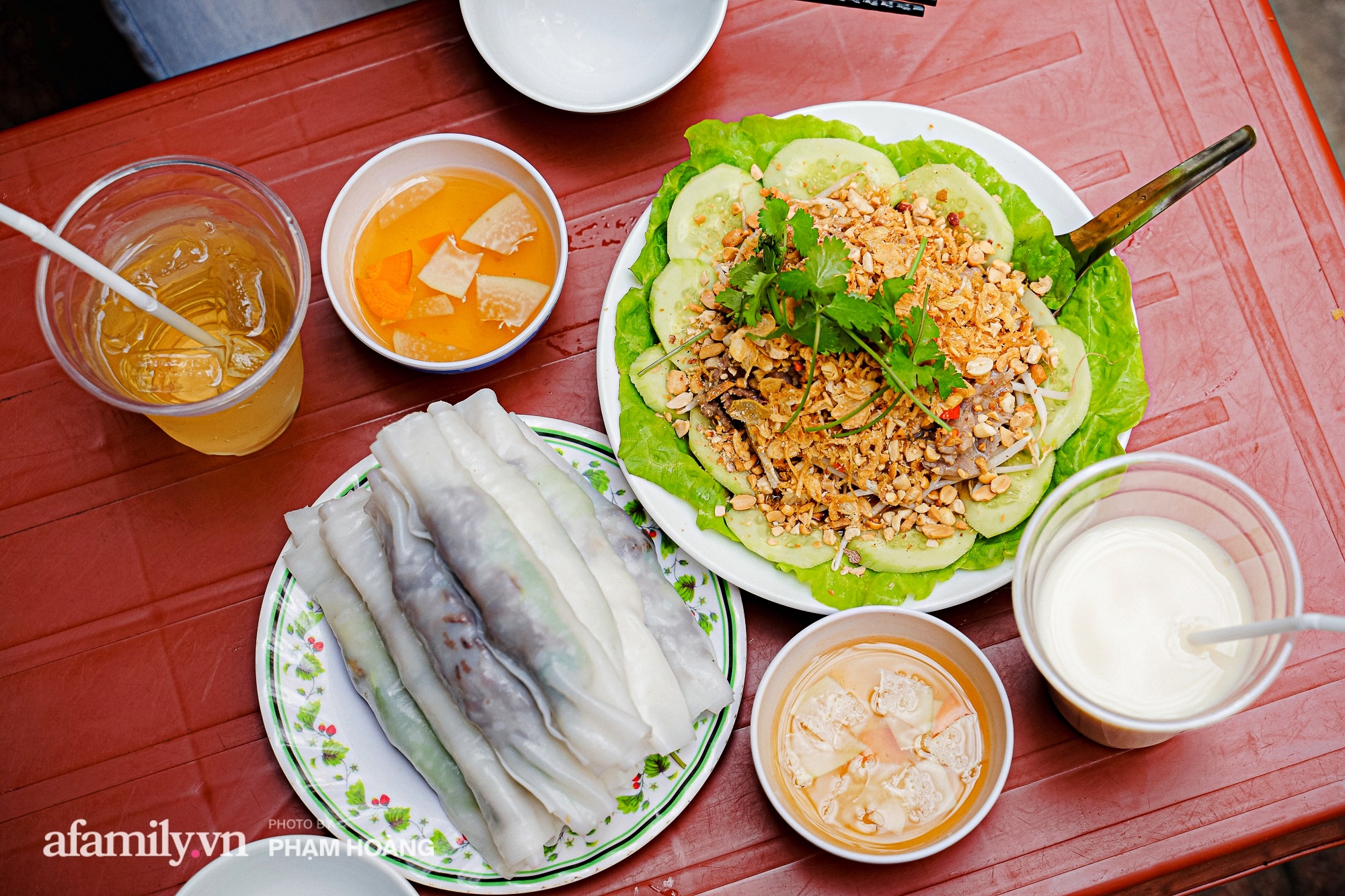 Về làng Ngũ Xã xưa tìm "mẹ đẻ" của món phở cuốn - mới khai sinh tròn 20 năm mà nay đã thành tinh hoa ẩm thực vang danh cả nước ngoài - Ảnh 7.