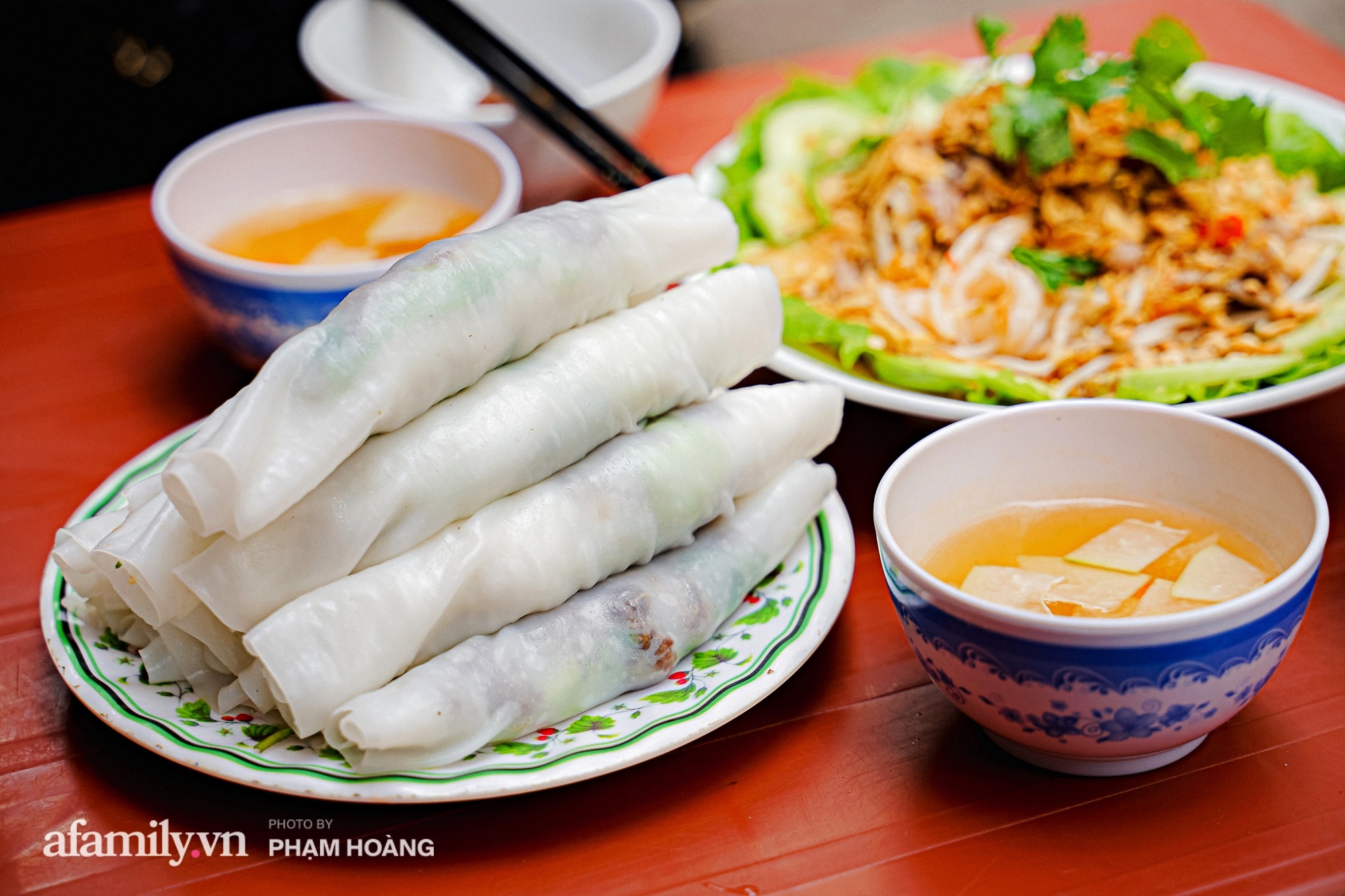 Về làng Ngũ Xã xưa tìm "mẹ đẻ" của món phở cuốn - mới khai sinh tròn 20 năm mà nay đã thành tinh hoa ẩm thực vang danh cả nước ngoài - Ảnh 8.