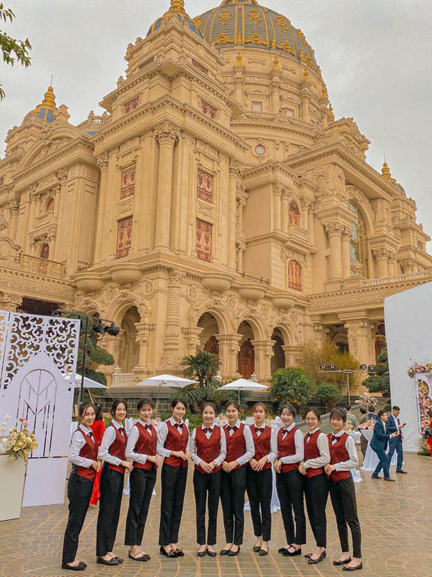 Revealing the image of the bride and groom at the wedding in the golden castle of Ninh Binh, knowing that the numbers of the wedding reception are even more astonished - Photo 6.