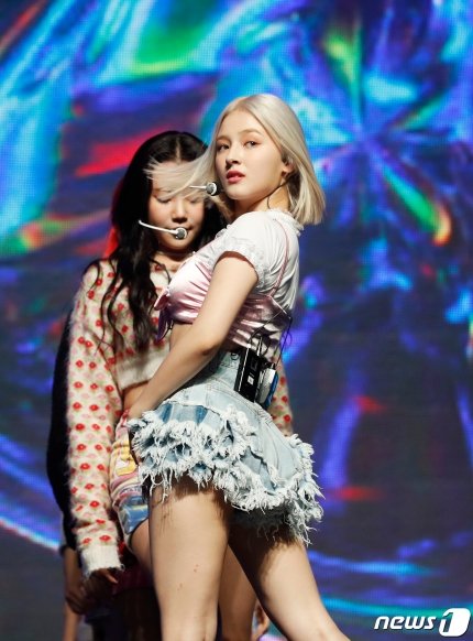 Nancy (MOMOLAND) gây tranh cãi vì đôi chân "to như cái cột đình", nhưng netizen lại không thể phủ nhận được điều này - Ảnh 4. Nancy (MOMOLAND) gây tranh cãi vì đôi chân "to như cái cột đình", nhưng netizen lại không thể phủ nhận được điều này - Ảnh 4.