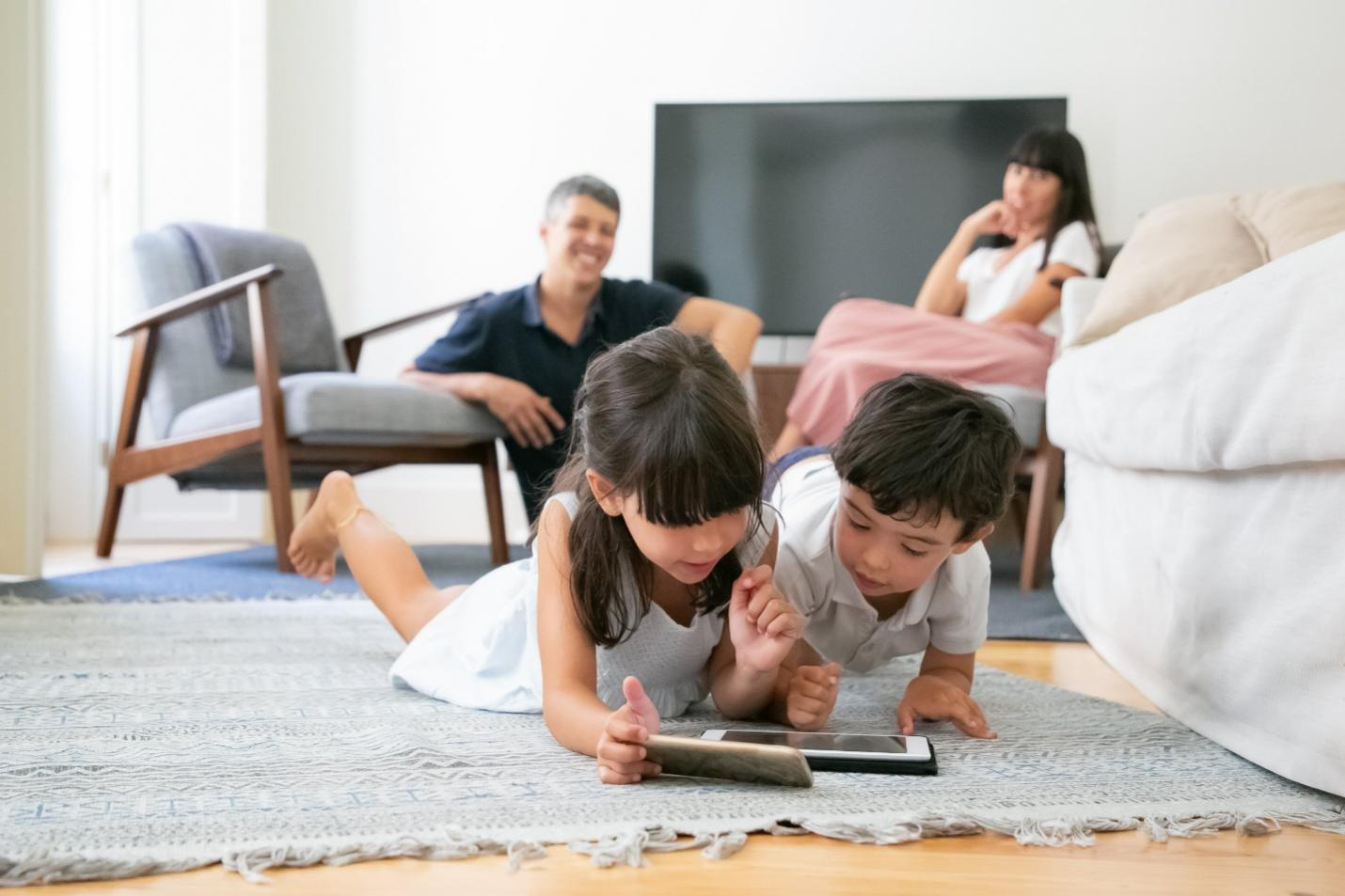 Giảm bớt chi ph&iacute;, gi&uacute;p con học tốt với ứng dụng gia sư AskNow - Ảnh 1.