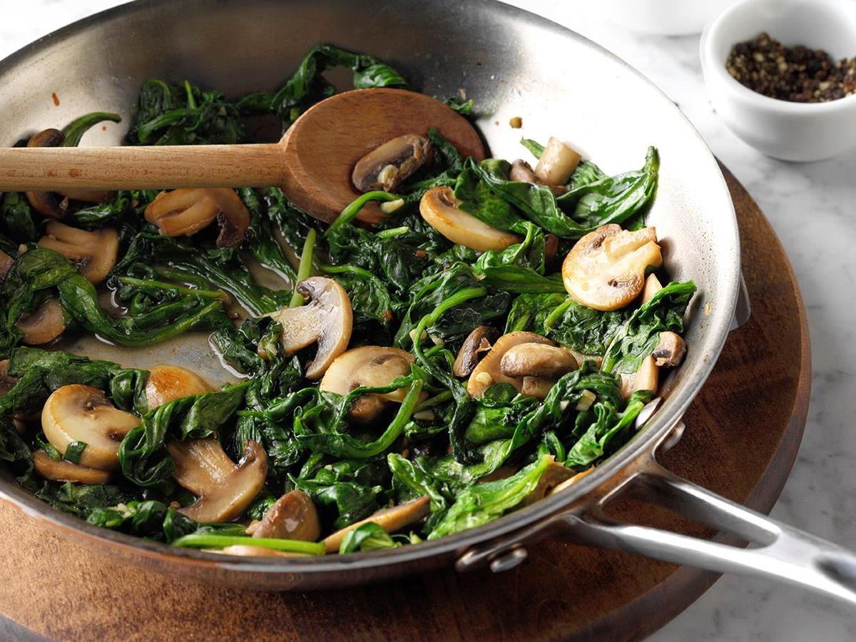 Mushroom-and-Spinach-Saute_EXPS_THAM17_24335_D11_09_5b.jpg