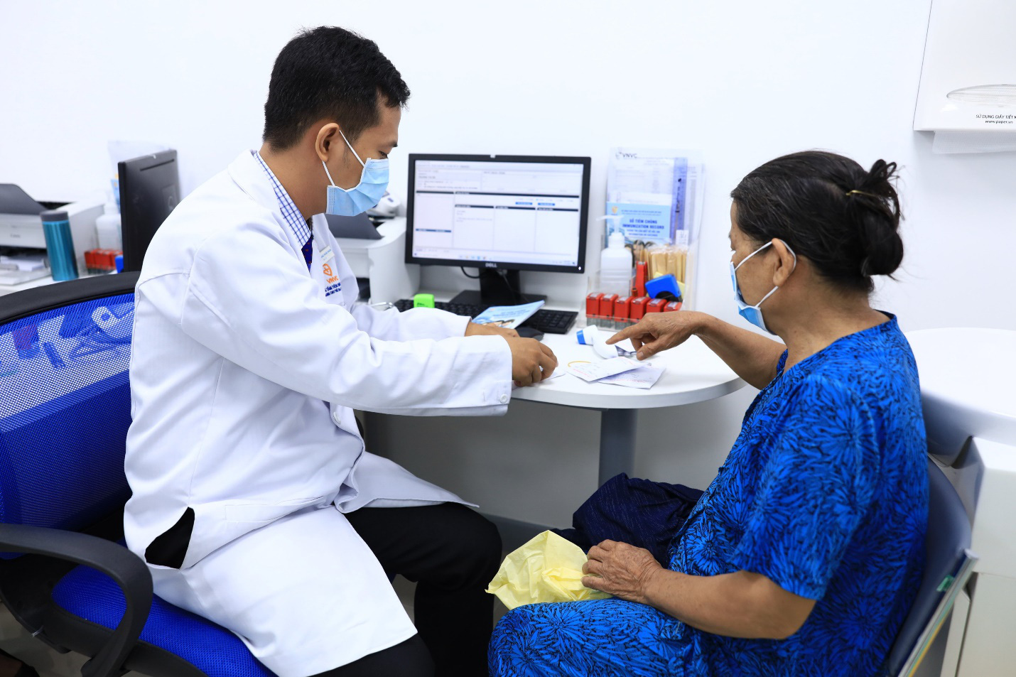 Bệnh thủy đậu vào “mùa cao điểm” những ngày cận Tết - Ảnh 5. Bệnh thủy đậu vào “mùa cao điểm” những ngày cận Tết - Ảnh 5.