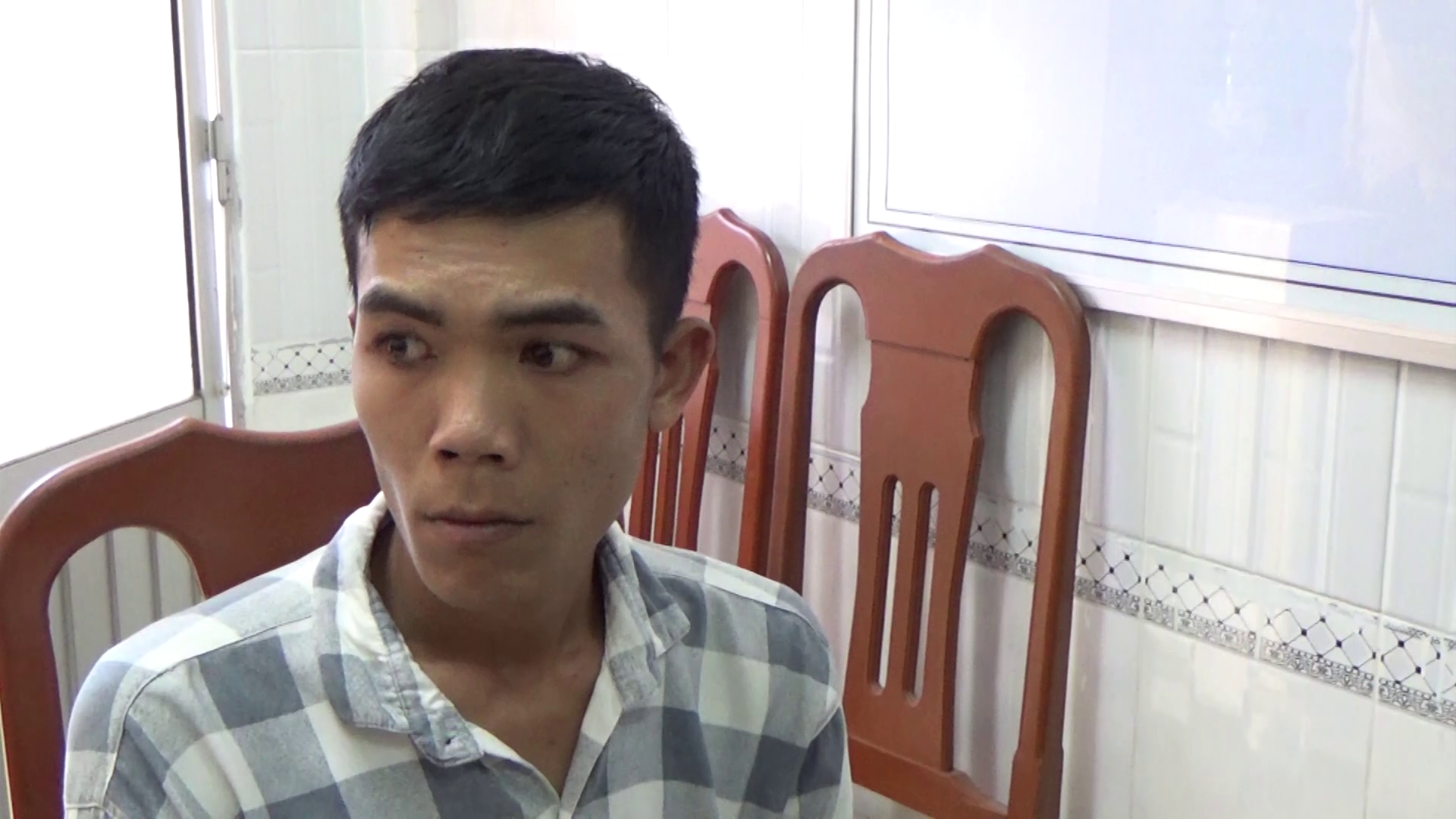 Đang lên chùa “giải hạn”, 2 tên cướp bị tóm - Ảnh 2. Đang lên chùa “giải hạn”, 2 tên cướp bị tóm - Ảnh 2.