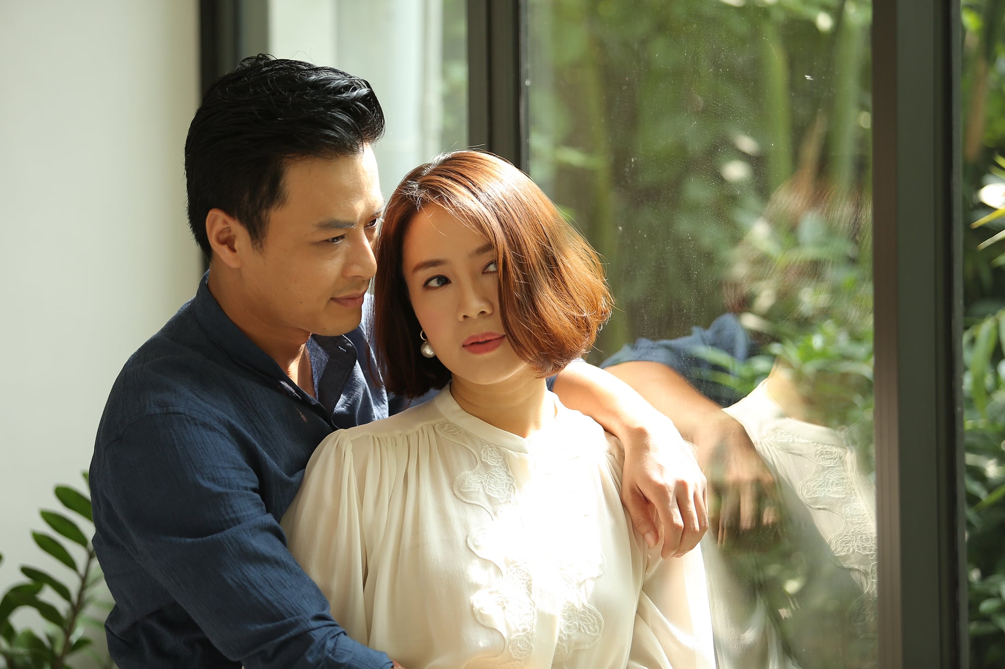 Kết quả hình ảnh cho bối cảnh quán bar trong hướng dương ngược nắng