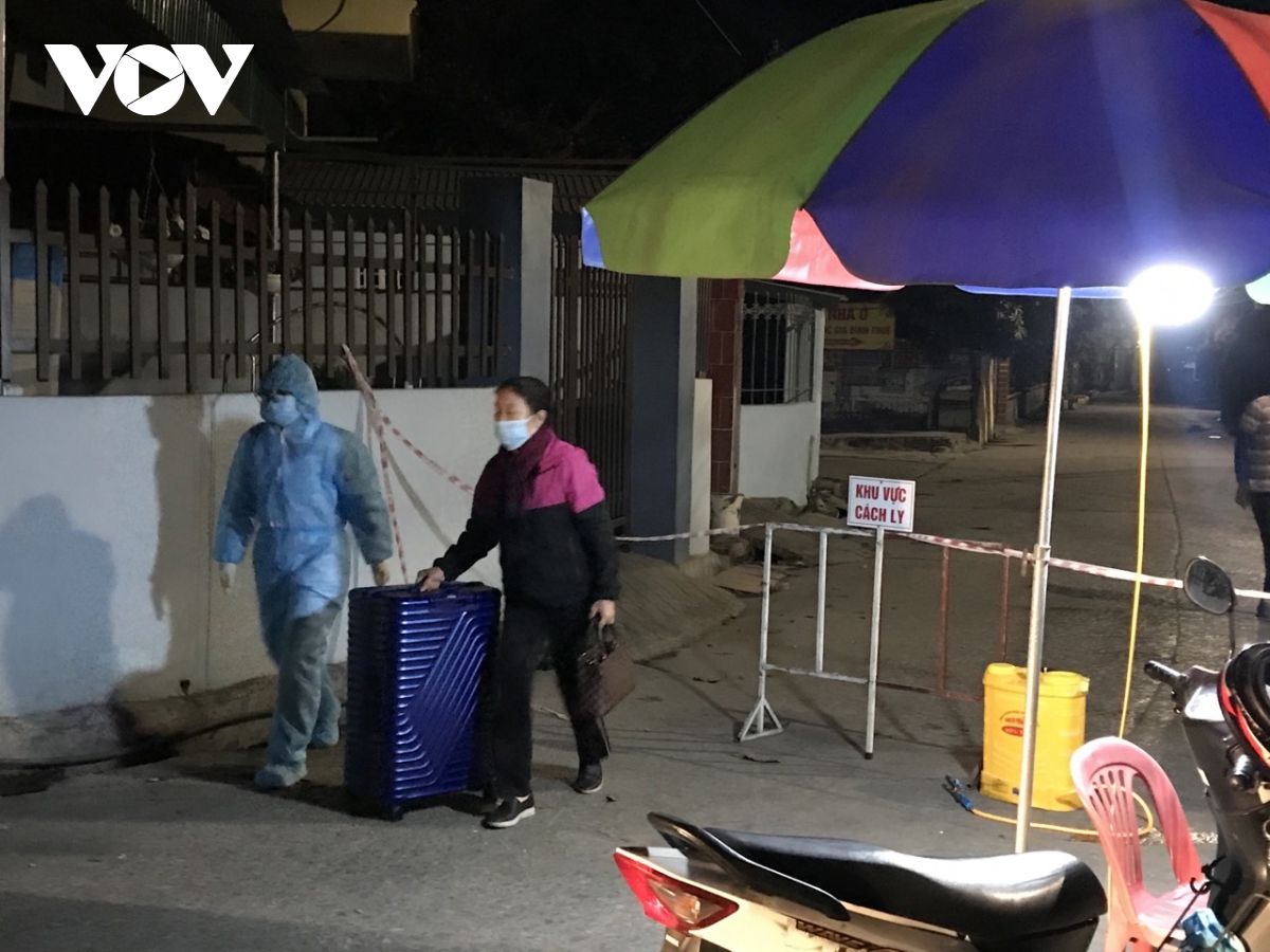 Ảnh: Những chốt phòng dịch trong đêm ở Quảng Ninh - Ảnh 4.