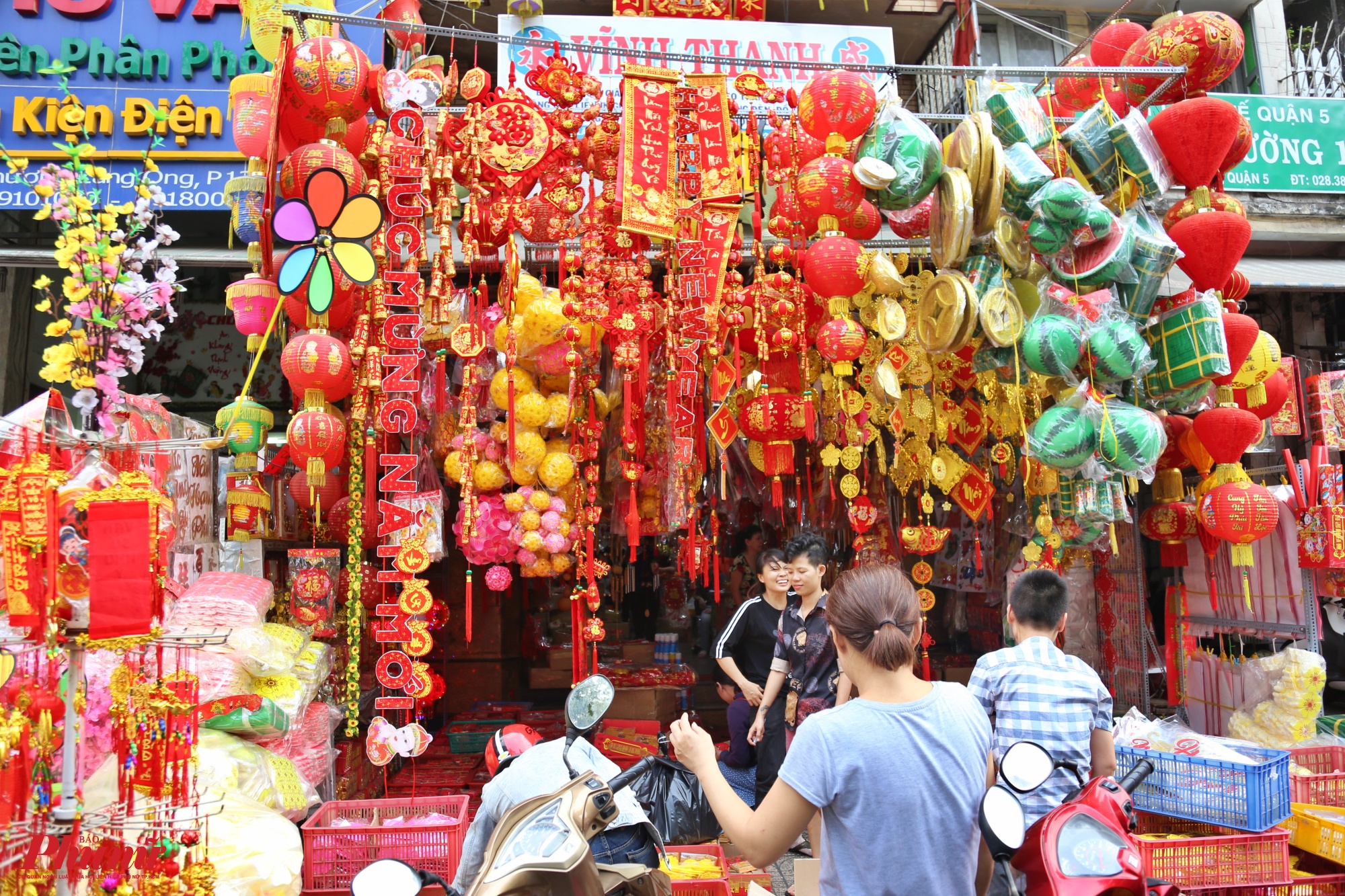 Sài Gòn: Rực rỡ sắc xuân các sản phẩm truyền thống ở phố Hải Thượng Lãn Ông cận Tết Tân Sửu 2021 - Ảnh 9.