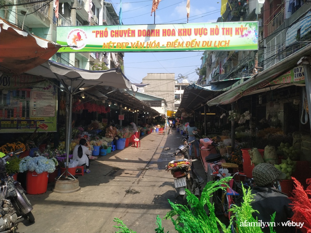 Chùm ảnh: Rộn ràng không khí Tết ở chợ hoa Hồ Thị Kỷ - “tiểu Đà Lạt” giữa lòng Sài Gòn - Ảnh 3.