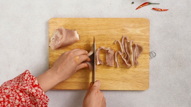 Cuối tuần rảnh rang, chị em hãy vào bếp làm chân gà lắc thập cẩm ăn cho sướng miệng: Hương vị chua chua ngọt ngọt, dai giòn sật sật không thể không mê! - Ảnh 5.
