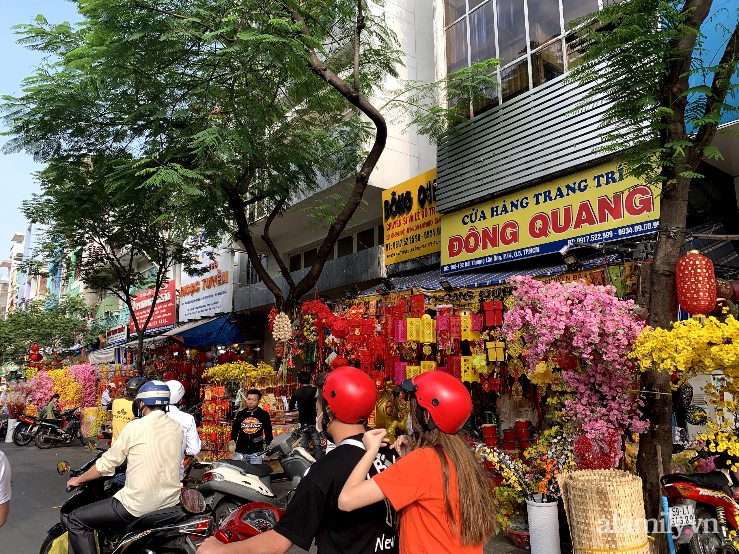 Sài Gòn: Rực rỡ sắc xuân các sản phẩm truyền thống ở phố Hải Thượng Lãn Ông cận Tết Tân Sửu 2021 - Ảnh 5.