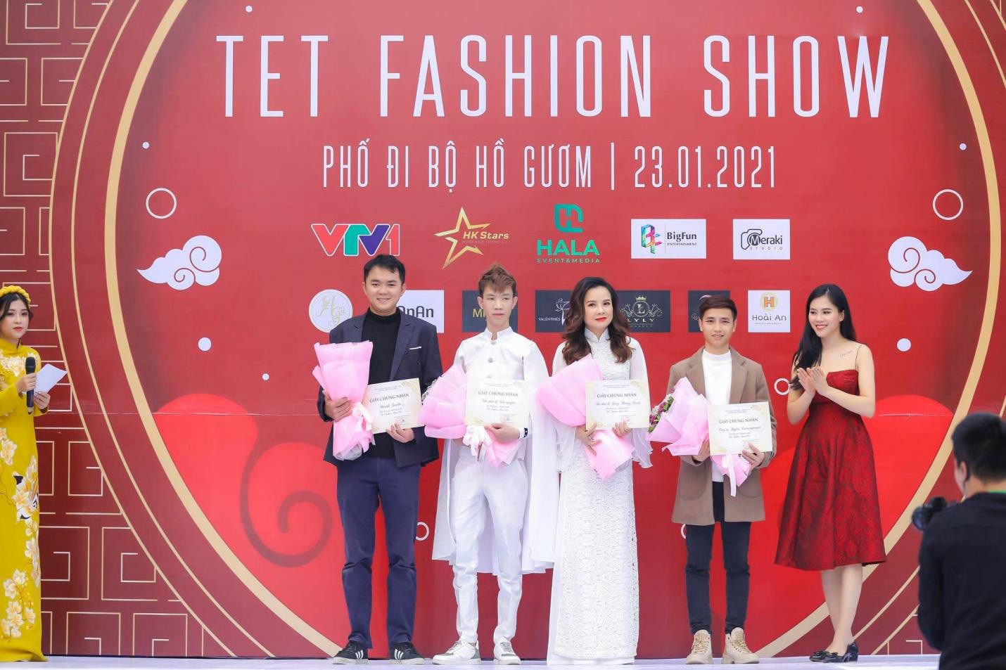 “TET FASHION SHOW” lan tỏa thông điệp yêu thương do NTK Tạ Ngọc Hoàng Lan làm đạo diễn - Ảnh 1.