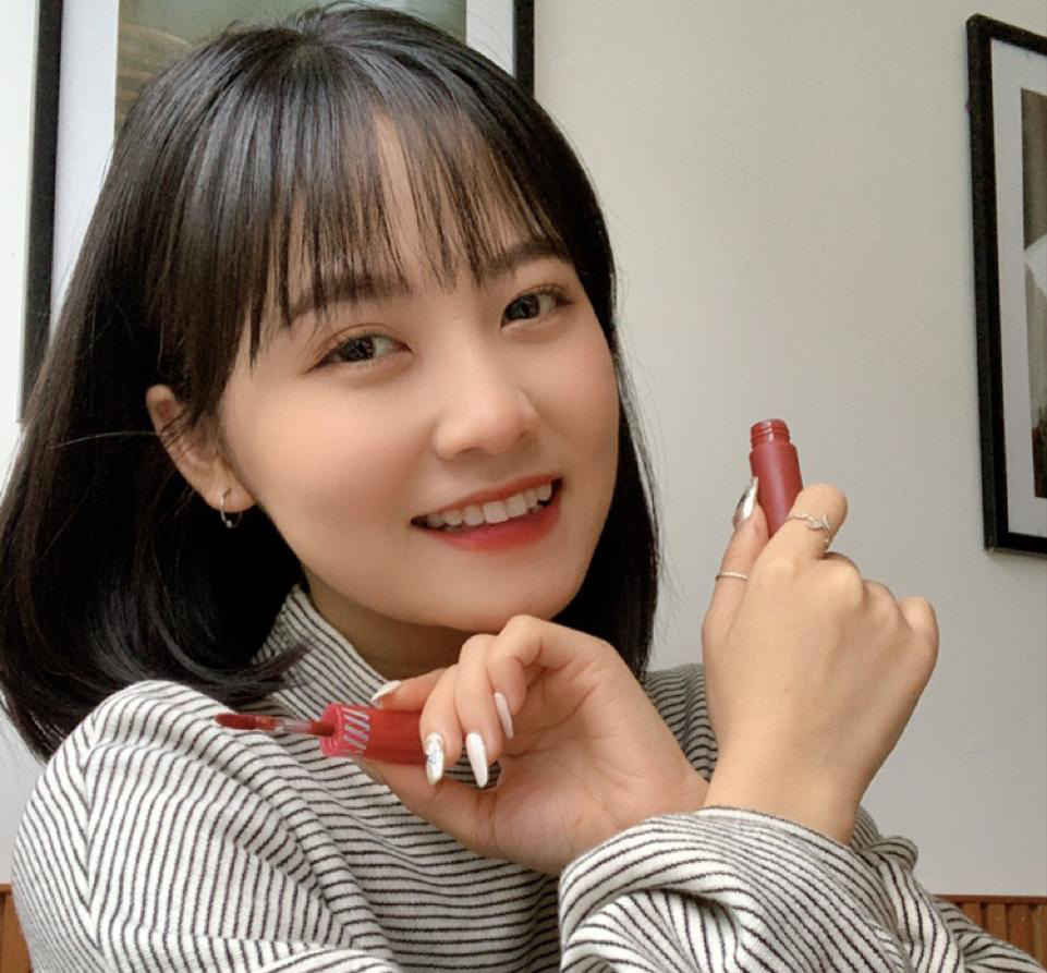“Tuyệt chiêu” makeup ba phút để đi học hằng ngày - Ảnh 3. “Tuyệt chiêu” makeup ba phút để đi học hằng ngày - Ảnh 3.