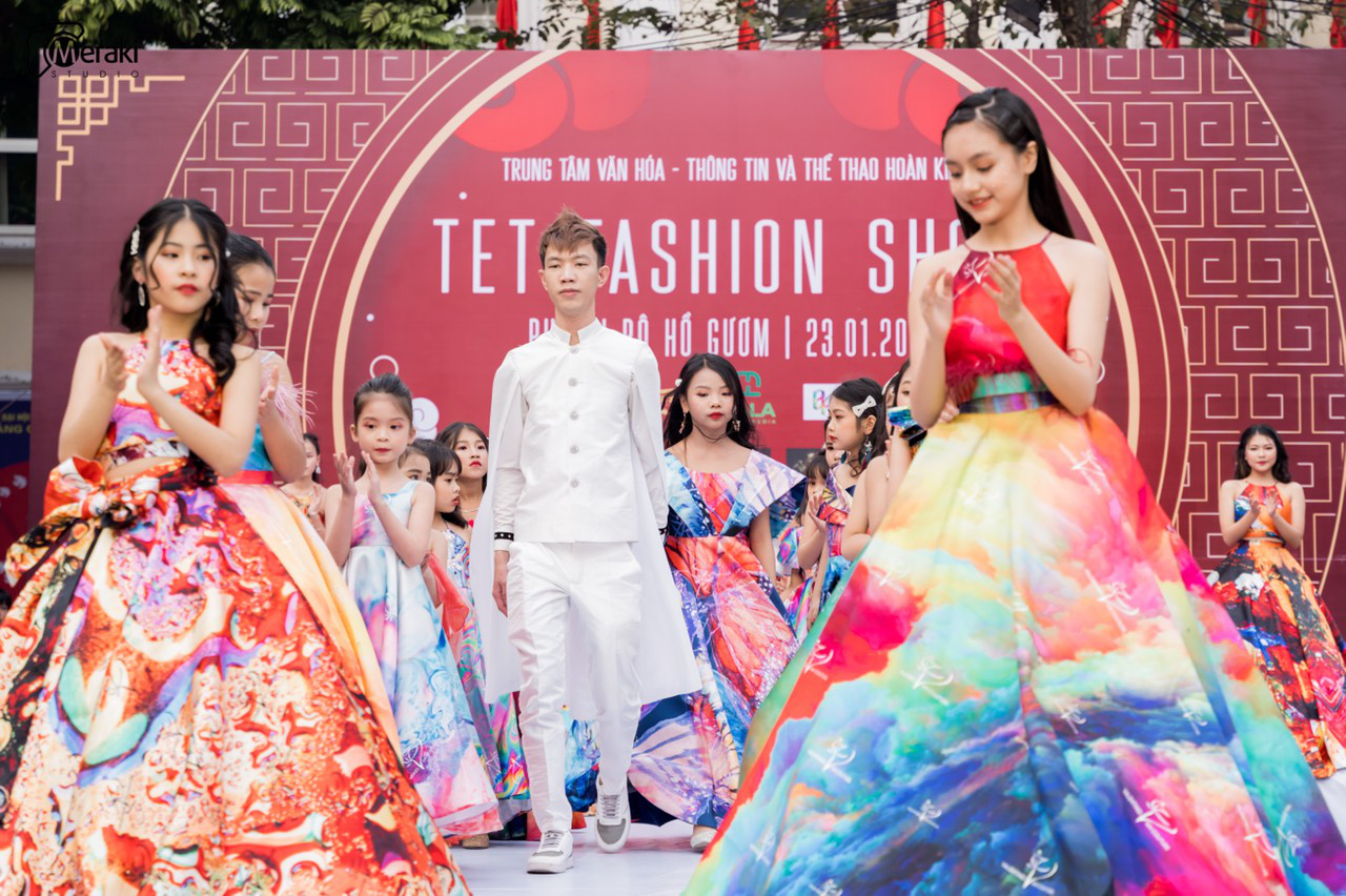 “TET FASHION SHOW” lan tỏa thông điệp yêu thương do NTK Tạ Ngọc Hoàng Lan làm đạo diễn - Ảnh 5.