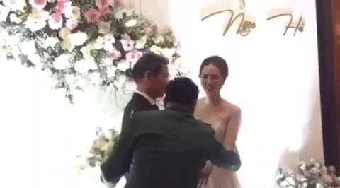 Tự Long "ép" Công Lý làm điều này với vợ trẻ kém 15 tuổi khiến cả hội trường rộn ràng - Ảnh 2.