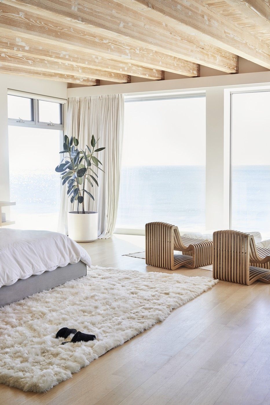 13 gợi ý thiết kế tường kính cho phòng ngủ để hưởng trọn tầm nhìn tuyệt đẹp bên ngoài - Ảnh 10.