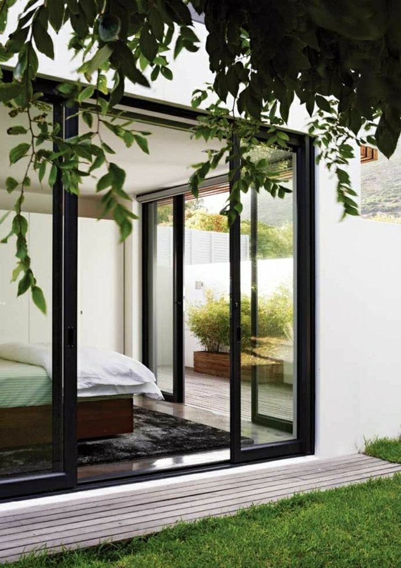 13 gợi ý thiết kế tường kính cho phòng ngủ để hưởng trọn tầm nhìn tuyệt đẹp bên ngoài - Ảnh 12.