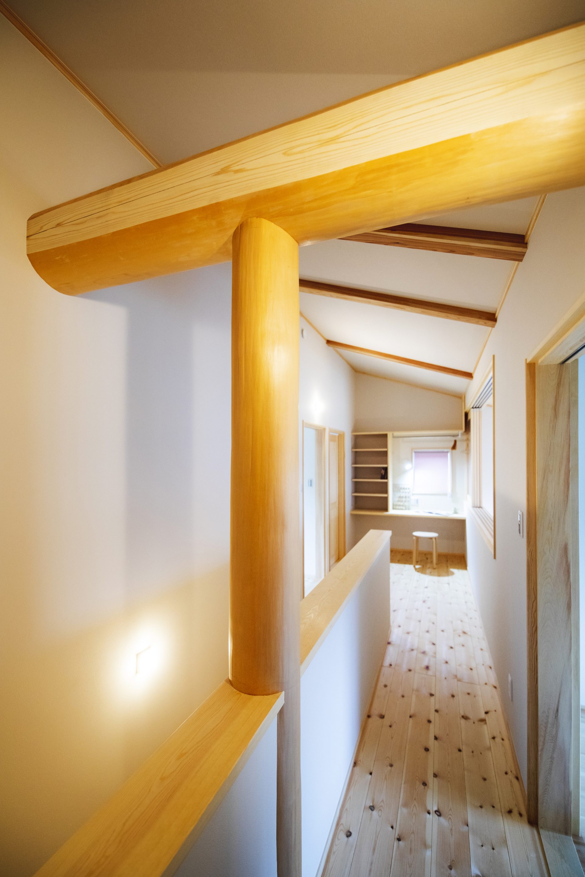 Căn nhà gỗ xây dựng theo lối kiến trúc Nhật Bản với 1 trệt 1 lửng đủ bình yên cho gia đình trẻ - Ảnh 11.