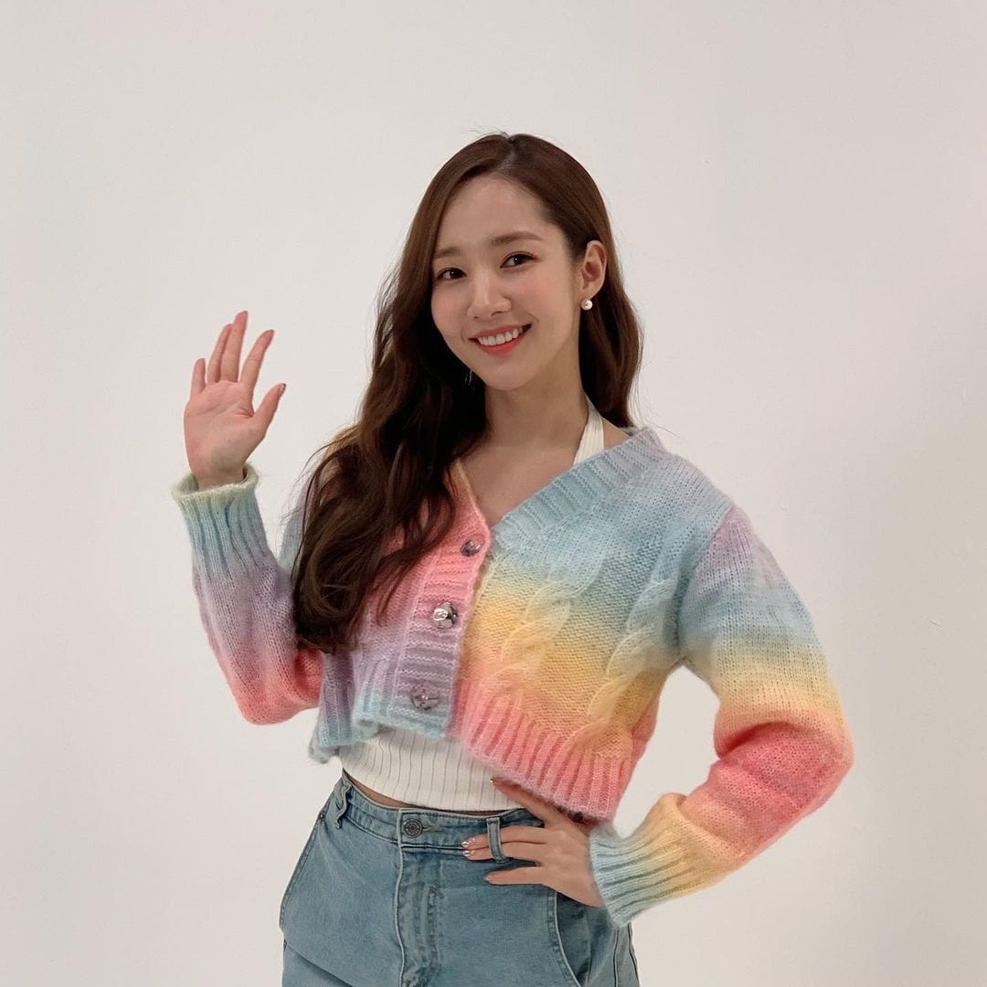 Jisoo với khả năng "sang chảnh hóa đồ bình dân", lấn át cả Park Min Young khi đụng hàng - Ảnh 4. Jisoo với khả năng "sang chảnh hóa đồ bình dân", lấn át cả Park Min Young khi đụng hàng - Ảnh 4.